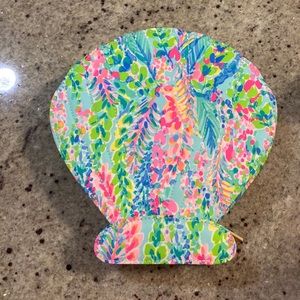 Lilly P zip up makeup case